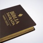 Bíblia com Harpa Letra Grande, Edição com Letras Vermelhas Marrom - Imagem 2