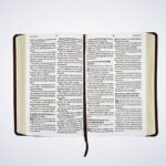 Bíblia Sagrada ACF Letra Grande Leitura Perfeita Luxo Marrom Cruz - Imagem 5