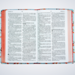 Bíblia ACF Leitura Perfeita Capa flexível e Floral - Imagem 3