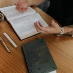 Livro Encontros Com Deus No Jardim/ Telmo Martinello - Imagem 2