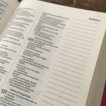 Bíblia | Letra Normal | NVI | Espaço Anotações | Capa Vermelha e Cinza - Imagem 8