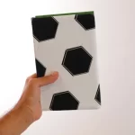 Bíblia NVI Slim, Capa de futebol, Couro-soft preto e branco, Luxo - Imagem 4