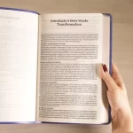 Bíblia Slim Filament | NVT | Letra Grande | Capa Couro Sintético Lilás - Imagem 11