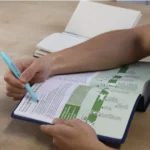 Bíblia de Estudo Aplicação Pessoal NVT Grande Luxo Azul - Imagem 6