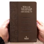 Bíblia Sagrada Harpa Celestial 774 ERC Letra Extra Gigante Capa Marrom Escuro Arabesco - Imagem 4