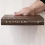 Bíblia Sagrada Harpa Celestial 774 ERC Letra Extra Gigante Capa Marrom Escuro Arabesco - Imagem 3