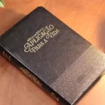Bíblia de Estudo Aplicação Para Vida ARC Full Color Capa PU Luxo Preta - Imagem 3