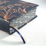 A Bíblia da Mulher | Letra Grande | NAA | Capa Luxo Azul - Imagem 6