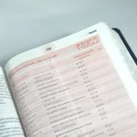 A Bíblia da Mulher | Letra Grande | NAA | Capa Luxo Azul - Imagem 3