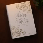A Bíblia da Mulher NAA Capa Luxo Branca Sem Índice Nova Edição - Imagem 9