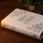 A Bíblia da Mulher NAA Capa Luxo Branca Sem Índice Nova Edição - Imagem 8
