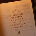 Bíblia de Estudo Anotada Expandida | NAA | Capa Luxo Marrom | Charles C. Ryrie - Imagem 6