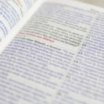 Bíblia de Estudo Cura e Milagres KJA Capa Luxo Nobre Preta - Imagem 2