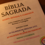 Bíblia Sagrada Filha do Rei ARC Letra Gigante Harpa Avivada e Corinhos Capa Dura Lilás - Imagem 5