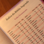 Bíblia Sagrada Filha do Rei ARC Letra Gigante Harpa Avivada e Corinhos Capa Dura Lilás - Imagem 6